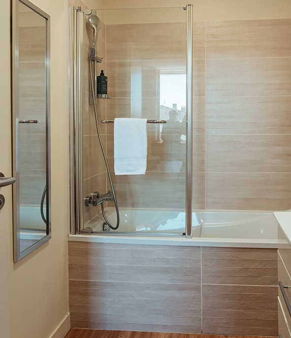 salle de bain baignoire hotel